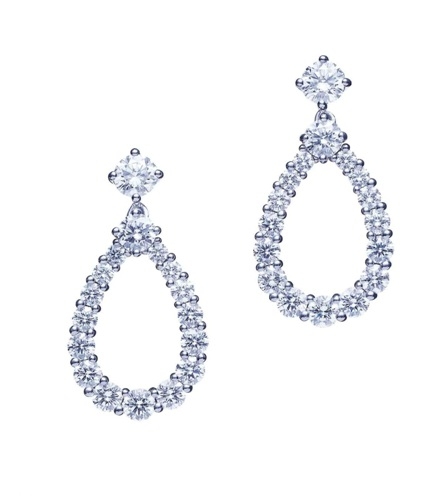 گوارەی رەنگ ئەڵماس لە گوێ بكە